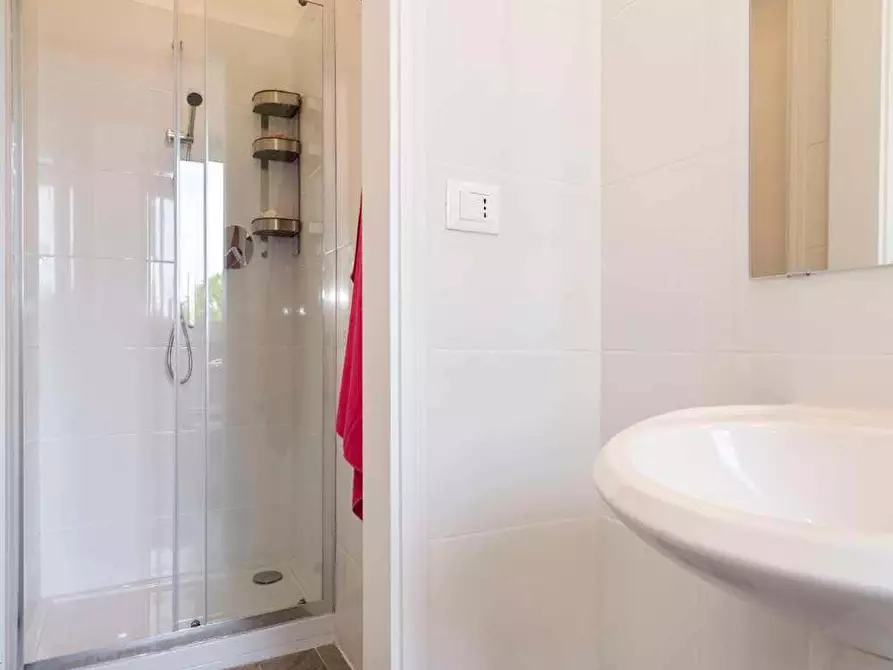 Immagine 11 di Camera in affitto  in Viale Emilio Caldara24a a Milano