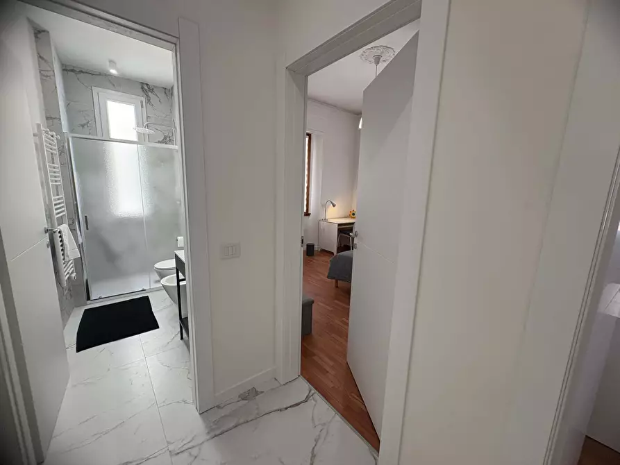 Immagine 9 di Camera in affitto  in Via Cassia29 a Firenze