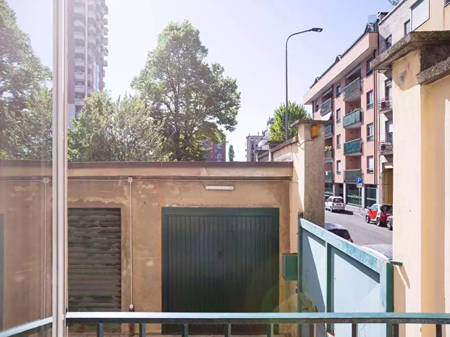 Immagine 36 di Camera in affitto  in Via Legnone15 a Milano