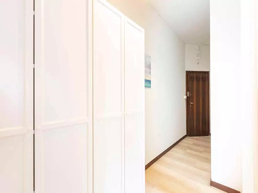 Immagine 23 di Camera in affitto  in Via Lorenteggio80 a Milano