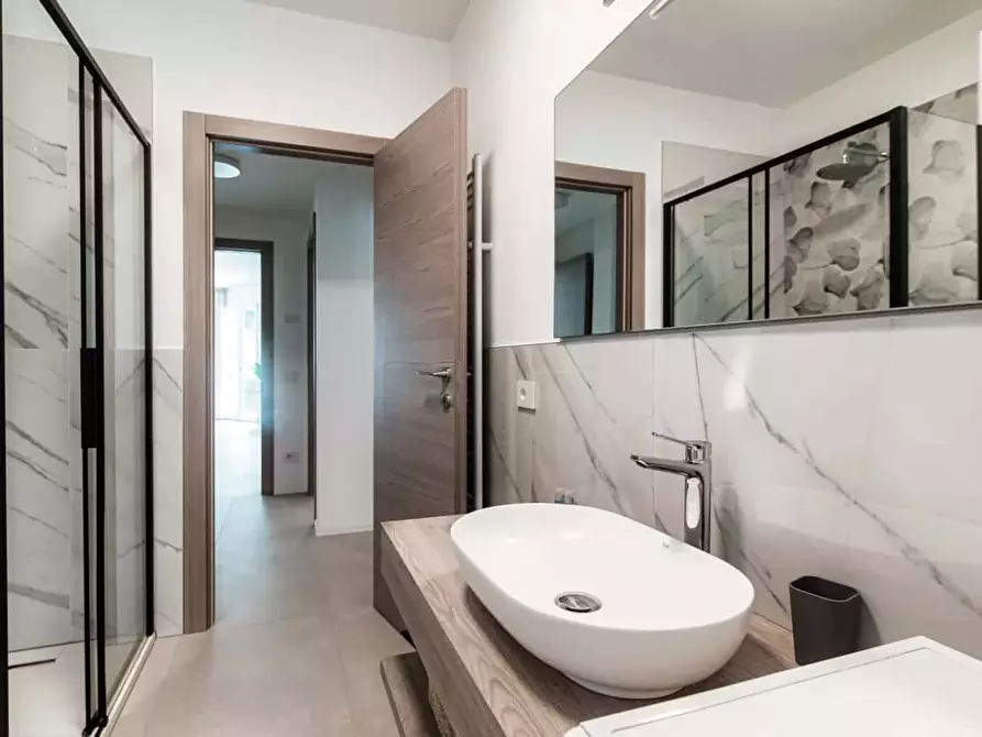 Immagine 21 di Appartamento in affitto  in Via Bellinzona52 a Como