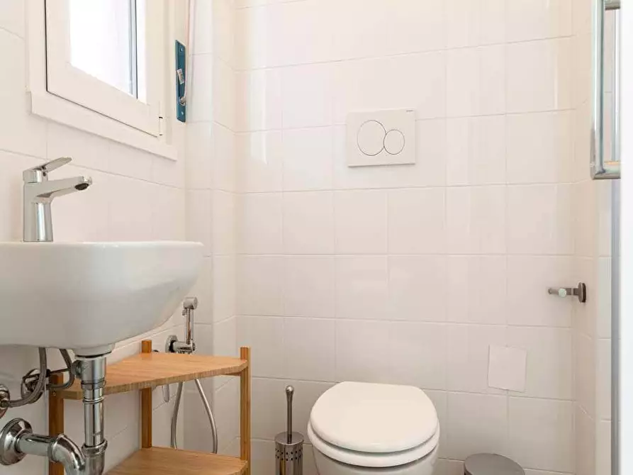 Immagine 4 di Camera in affitto  in Via Lorenteggio80 a Milano