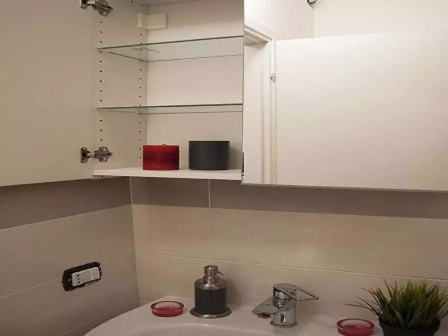 Immagine 26 di Camera in affitto  in Viale Tunisia13 a Milano