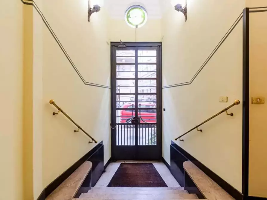 Immagine 25 di Appartamento in affitto  in Via Cesare Battisti13 a Milano