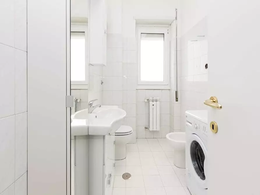 Immagine 2 di Camera in affitto  in Via Oderisi Da Gubbio198 a Roma