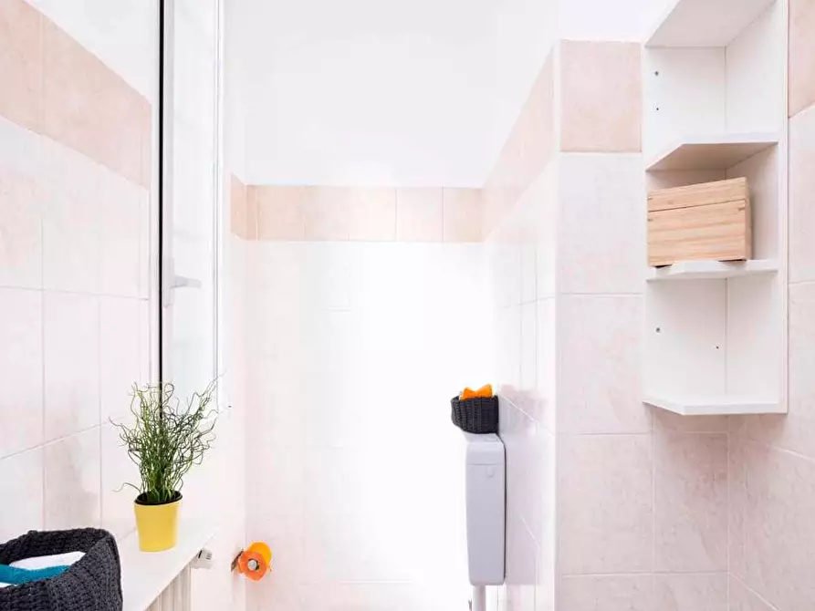 Immagine 40 di Camera in affitto  in Via Legnone15 a Milano