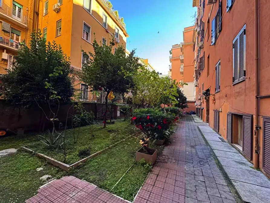 Immagine 6 di Appartamento in affitto  in Via Montepulciano8 a Roma