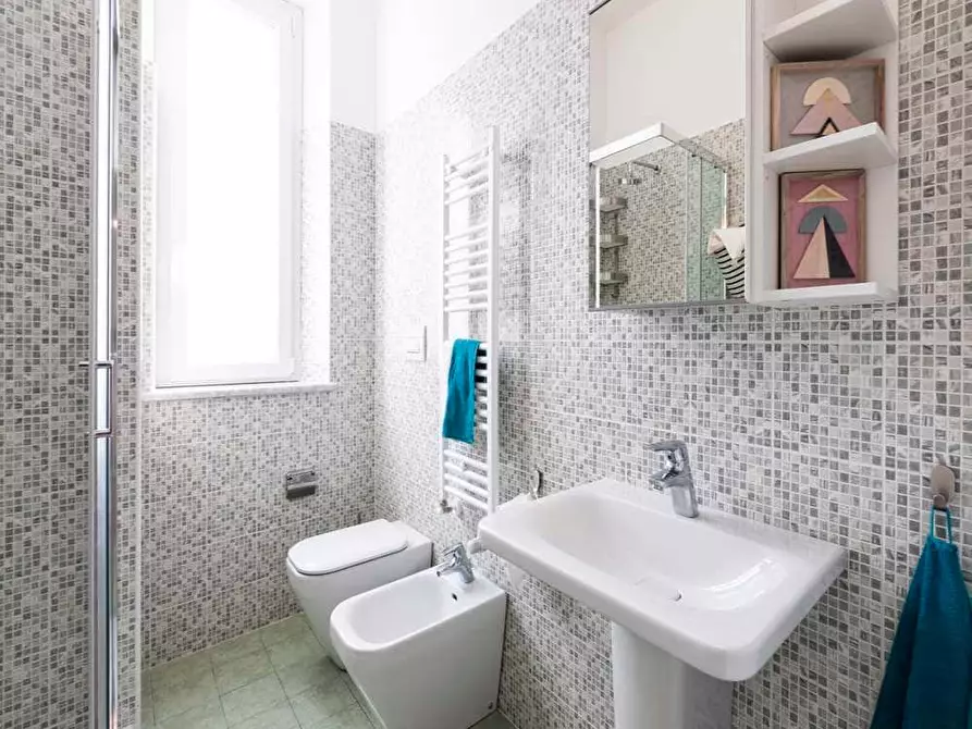 Immagine 12 di Camera in affitto  in Via Gardone5 a Milano