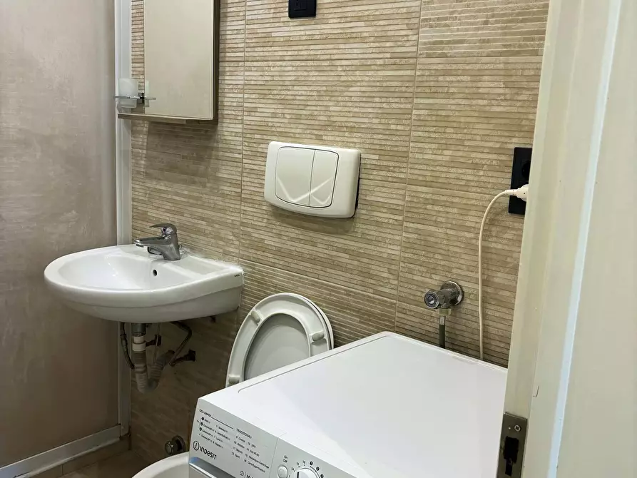 Immagine 18 di Camera in affitto  in Via Angelo de Gasperis2 a Milano