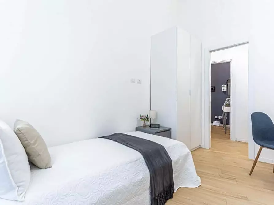 Immagine 3 di Camera in affitto  in Piazza Monte Titano1 a Milano