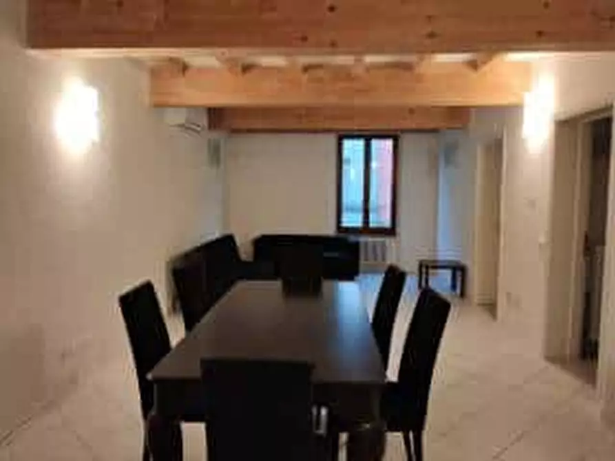Immagine 5 di Appartamento in affitto  in Via Emilia Santo Stefano56 a Reggio Nell'emilia