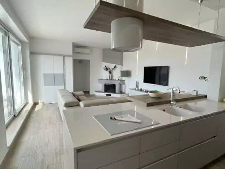 Immagine 2 di Appartamento in affitto  in Via Torri in Sabina14 a Roma