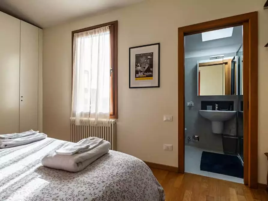 Immagine 4 di Appartamento in affitto  in Via San Vitale45 a Bologna