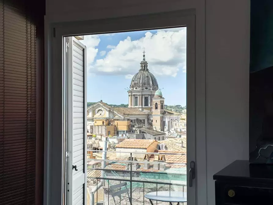 Immagine 20 di Appartamento in affitto  in Via Mario de' Fiori42 a Roma