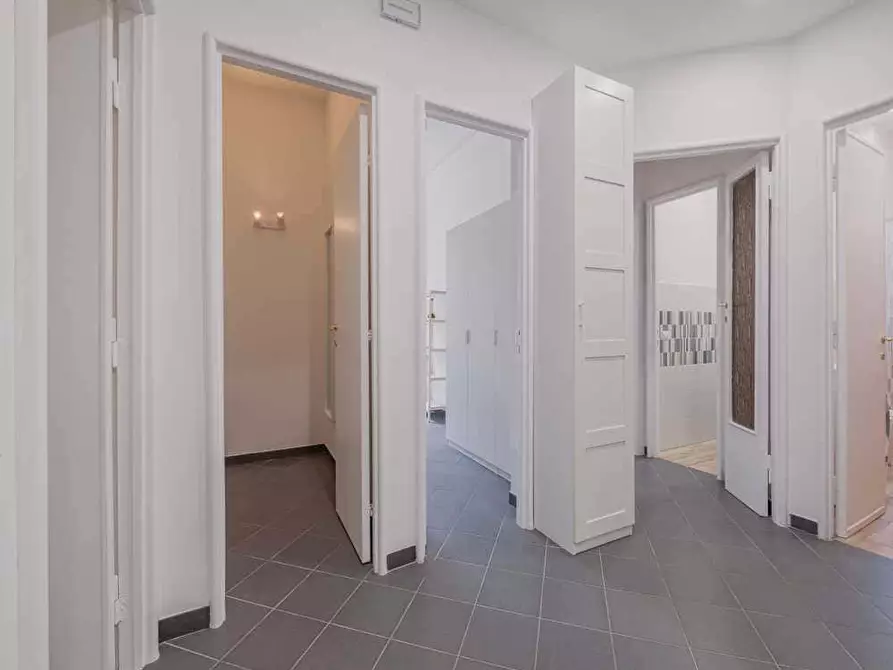 Immagine 8 di Camera in affitto  in Via Gualtiero Castellini33 a Roma