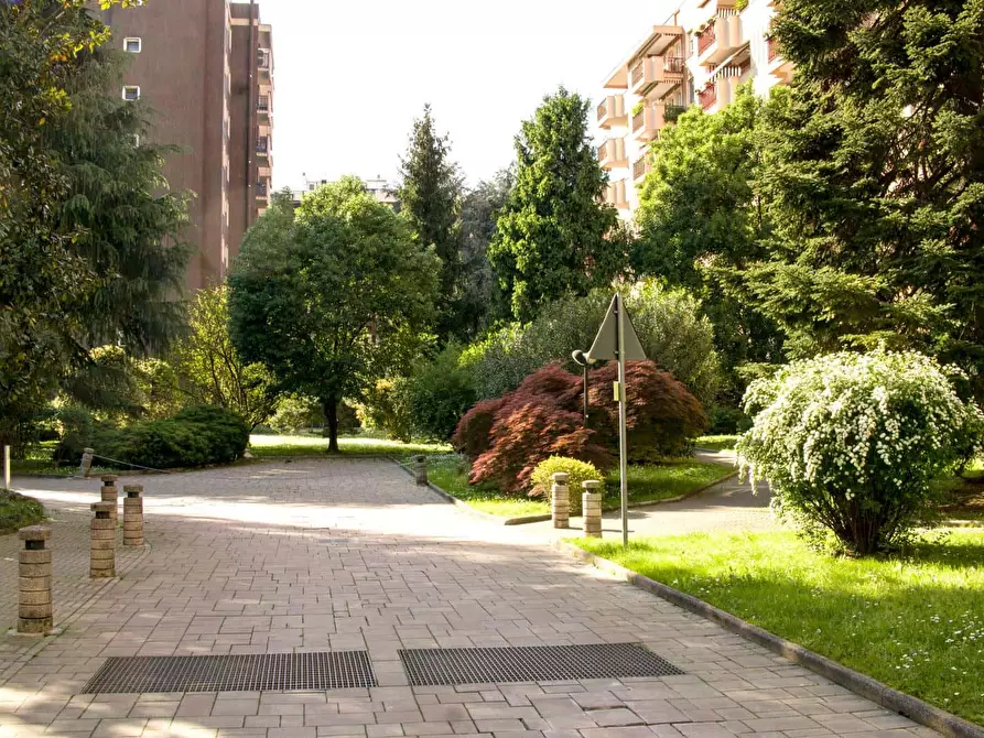 Immagine 25 di Appartamento in affitto  in Viale Ca' Granda2 a Milano