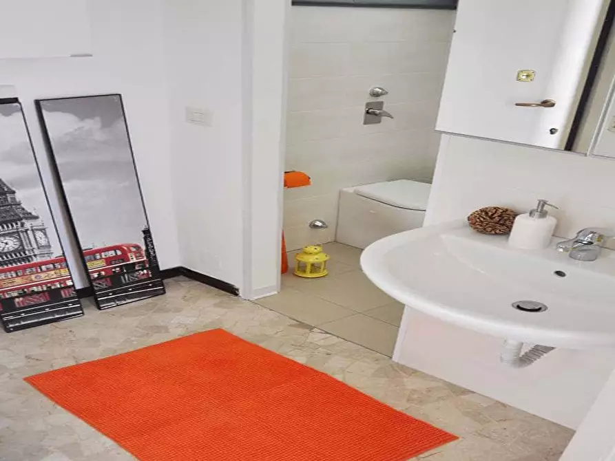 Immagine 35 di Camera in affitto  in Via Mauro Macchi44 a Milano