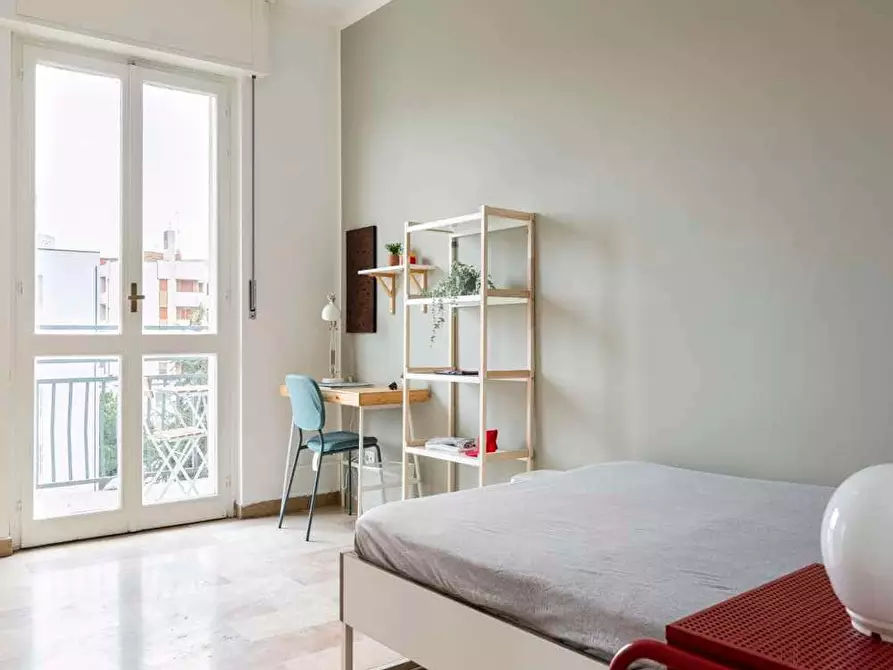 Immagine 3 di Camera in affitto  in Via Arcivescovo Romilli4 a Milano