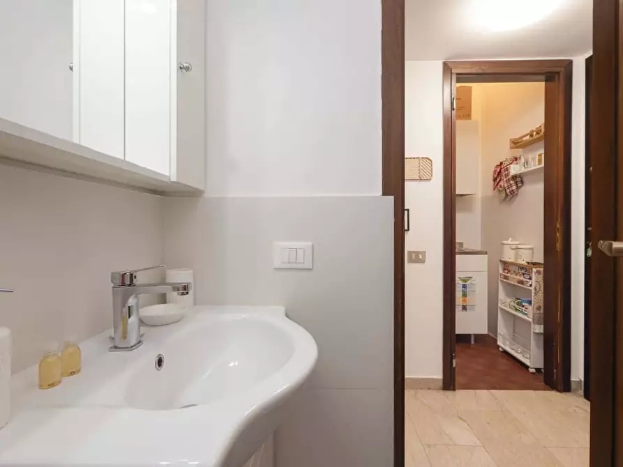 Immagine 21 di Appartamento in affitto  in Via Melzo13 a Milano