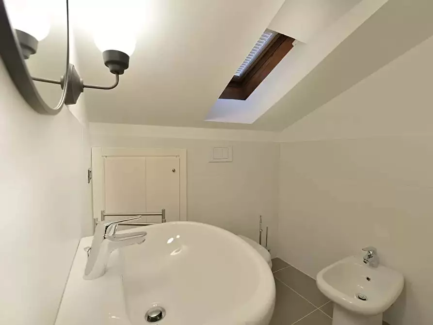 Immagine 15 di Appartamento in affitto  in Via delle Moline20 a Bologna