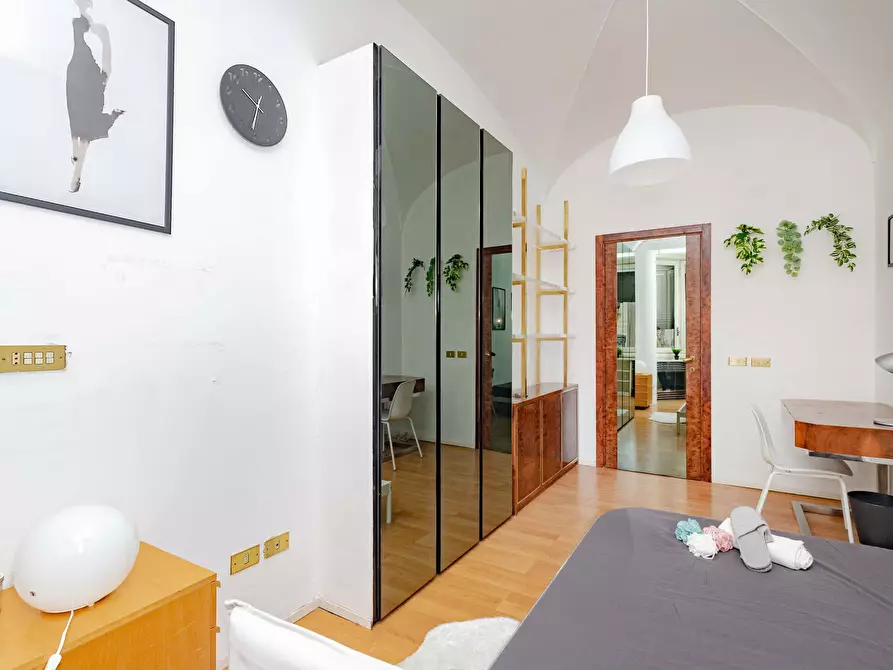 Immagine 2 di Camera in affitto  in Via Cesare Battisti13 a Milano