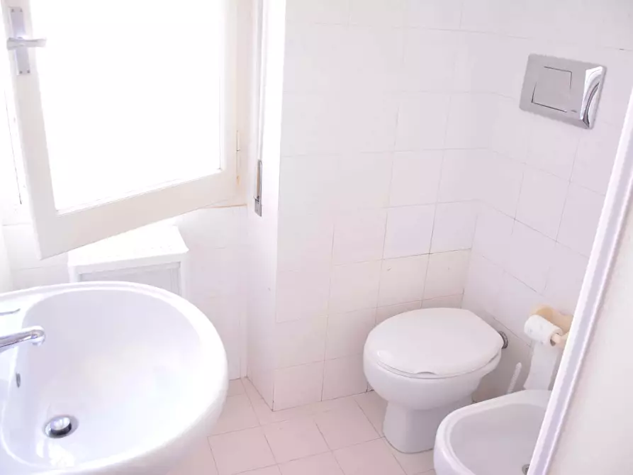 Immagine 6 di Camera in affitto  in Via dei Passeri3 a Cagliari