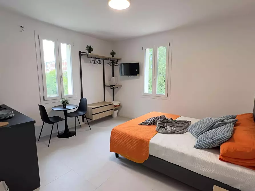 Immagine 3 di Camera in affitto  in Via Vignolese749 a Modena