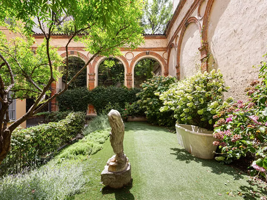 Immagine 28 di Appartamento in affitto  in Via dei Piatti4 a Milano