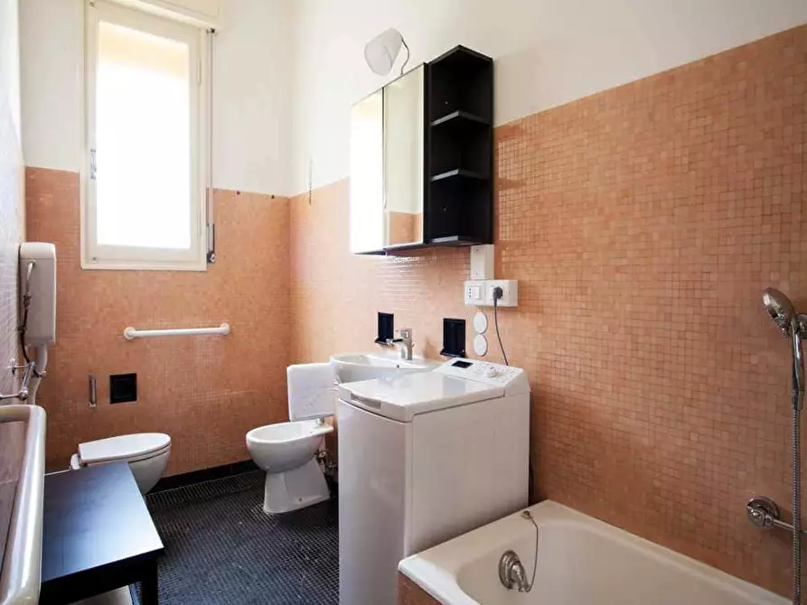 Immagine 13 di Camera in affitto  in Via Belmeloro3 a Bologna