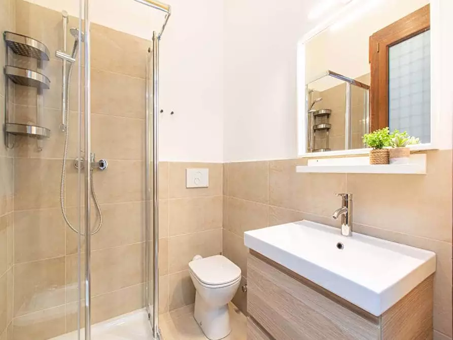 Immagine 21 di Camera in affitto  in Viale Sondrio7 a Milano