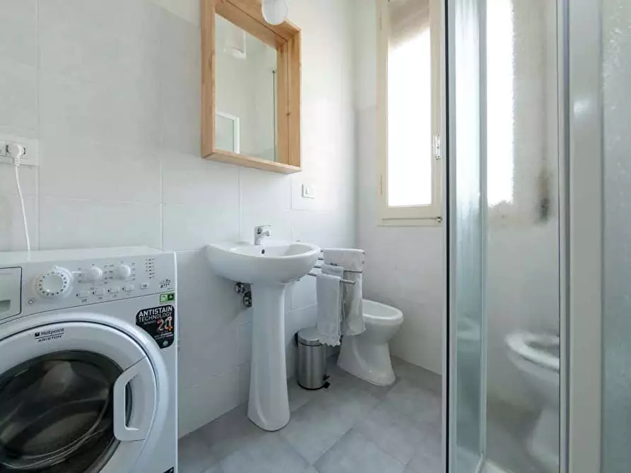 Immagine 16 di Camera in affitto  in Via della Salute19 a Bologna