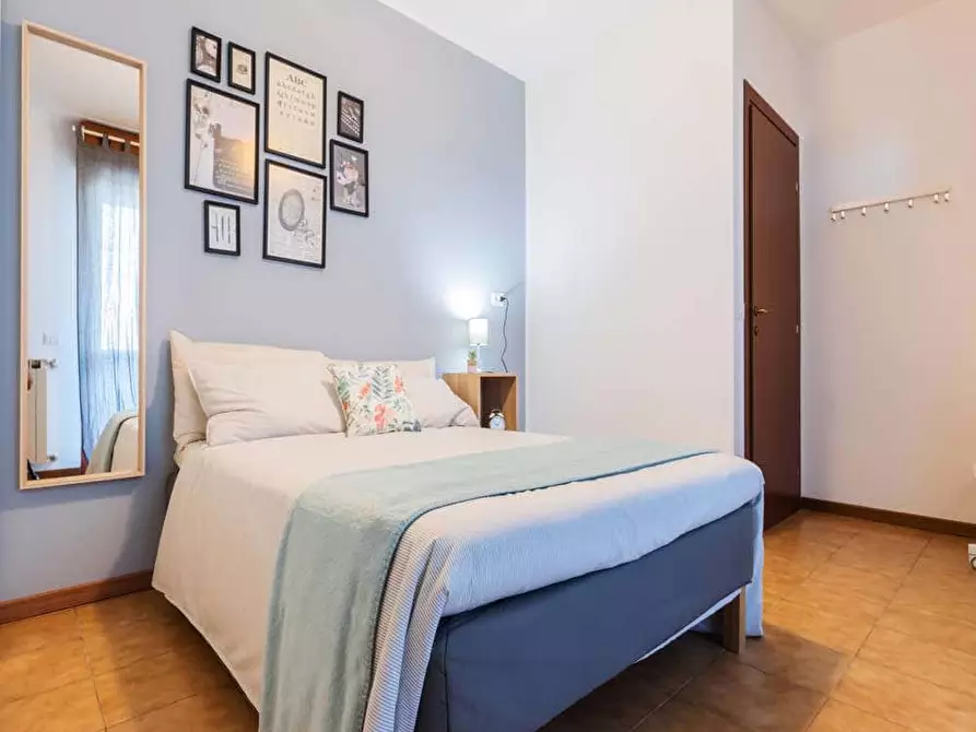 Immagine 3 di Camera in affitto  in Via dei Missaglia13 a Milano