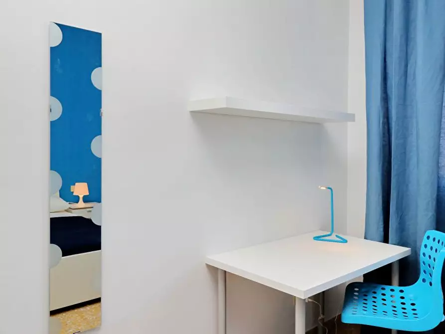 Immagine 2 di Camera in affitto  in Via Vincenzo Bellini56 a Firenze