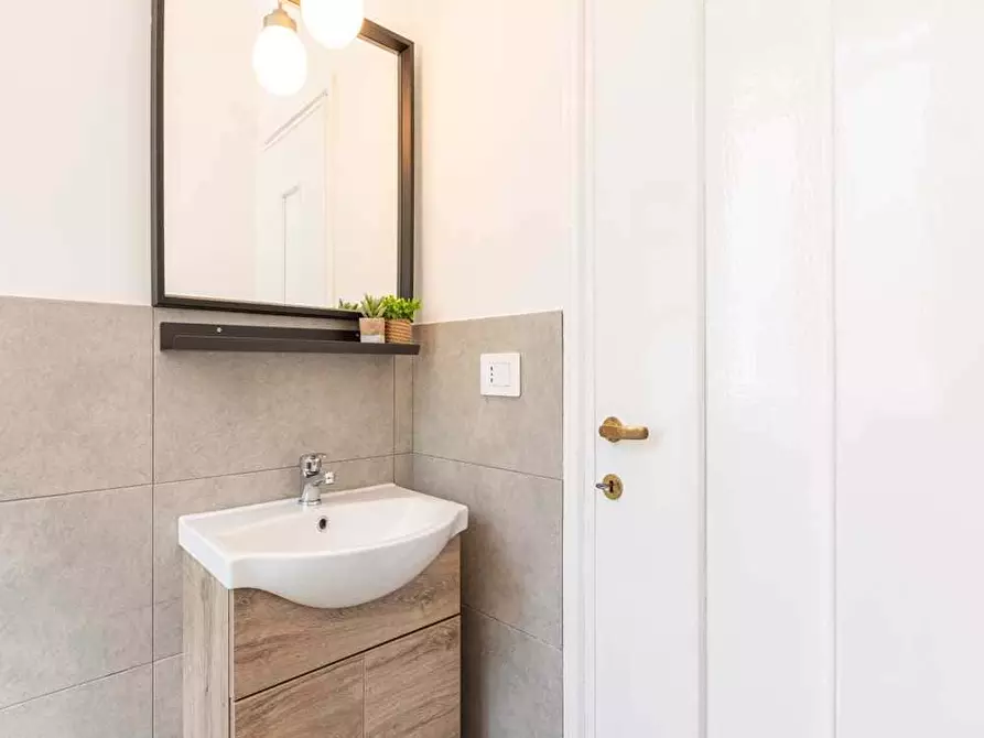 Immagine 11 di Camera in affitto  in Via Salvatore Barzilai1 a Milano