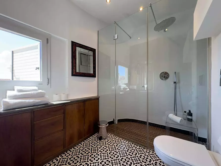 Immagine 26 di Appartamento in affitto  in Via Mario de' Fiori42 a Roma