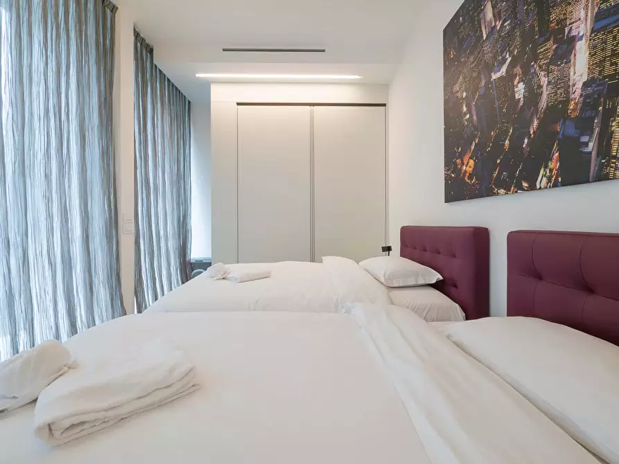 Immagine 37 di Appartamento in affitto  in Corso Europa10 a Milano