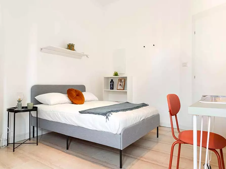 Immagine 6 di Camera in affitto  in Via Lorenteggio80 a Milano