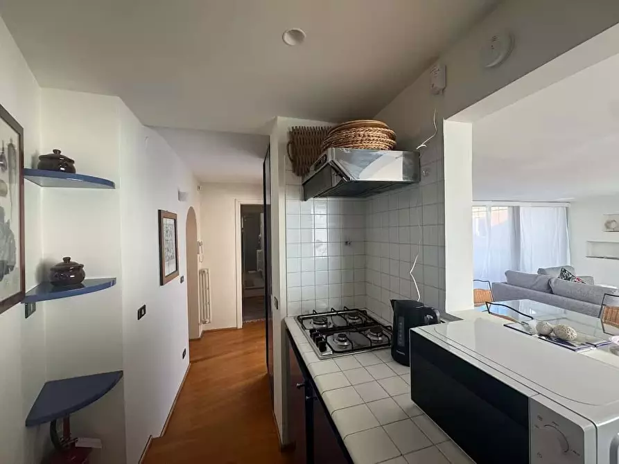 Immagine 9 di Appartamento in affitto  in Via dei Fienili43 a Roma