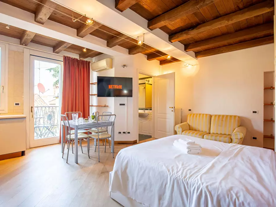 Immagine 1 di Appartamento in affitto  in Via Santo Stefano88 a Bologna