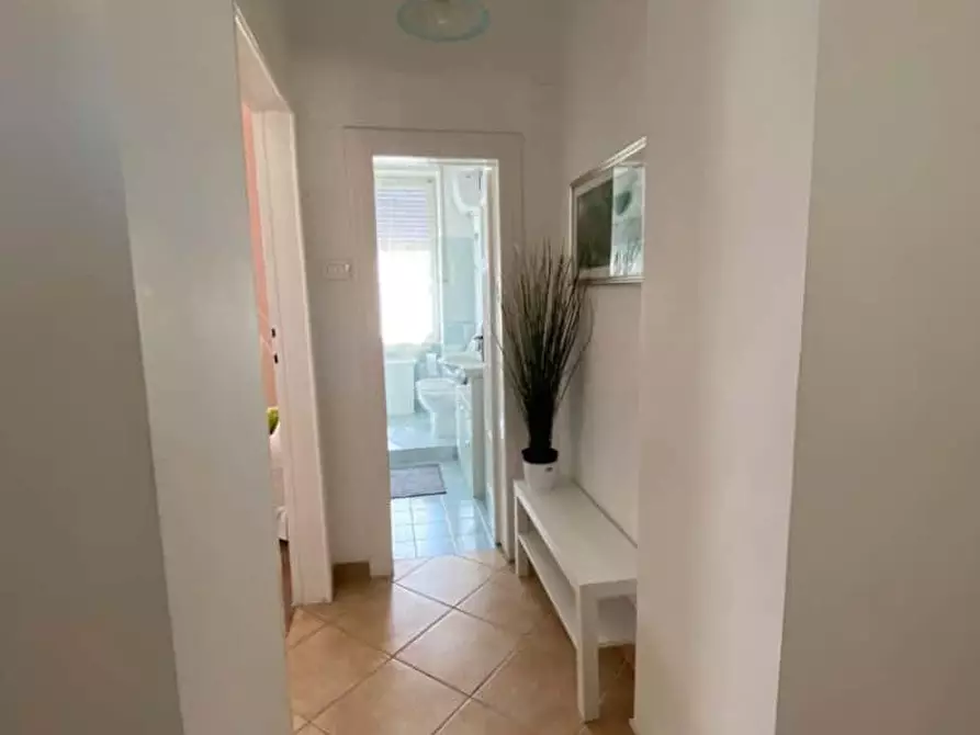 Immagine 12 di Appartamento in affitto  in Via la Spezia81 a Roma