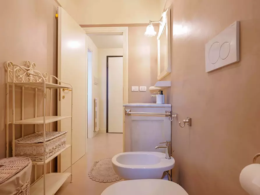 Immagine 4 di Appartamento in affitto  in Via de' Castagnoli14 a Bologna