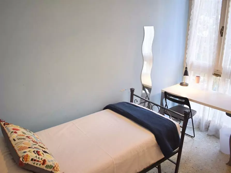 Immagine 3 di Camera in affitto  in Via Giovanni Targioni Tozzetti29 a Firenze