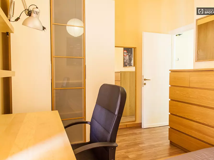 Immagine 2 di Camera in affitto  in Viale Jonio2 a Roma