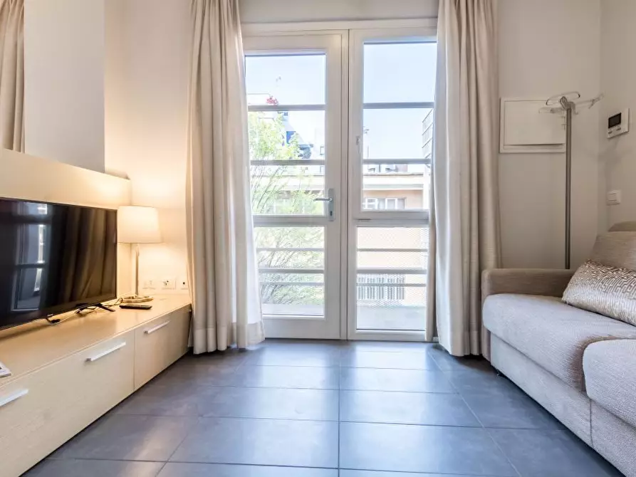 Immagine 2 di Appartamento in affitto  in Via Bernardino Biondelli7 a Milano