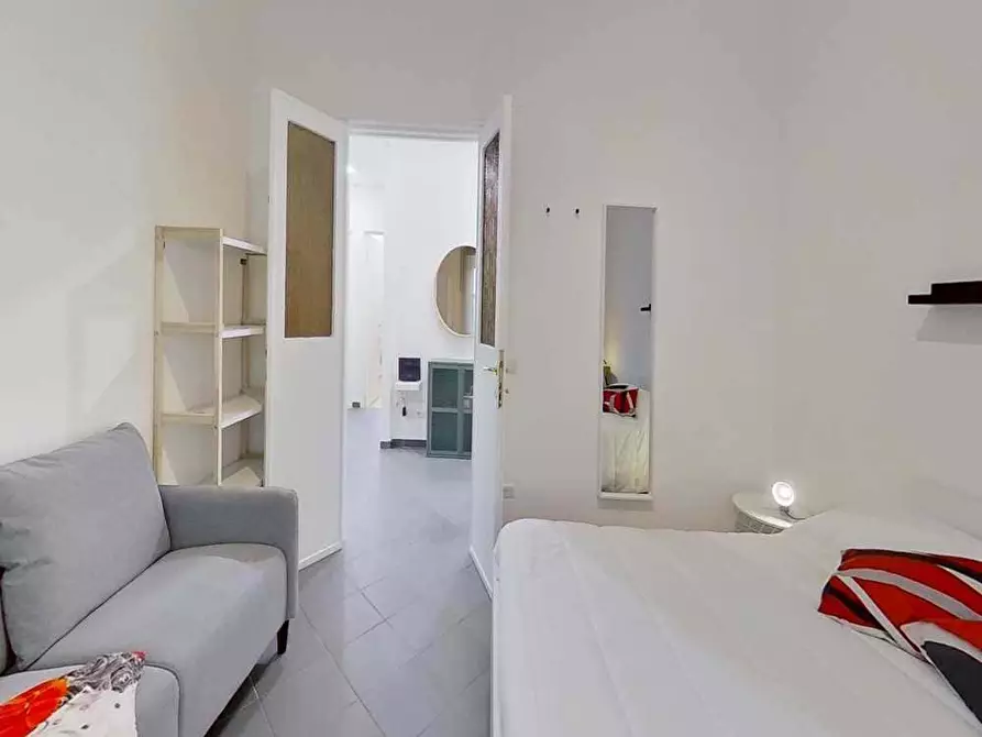 Immagine 2 di Camera in affitto  in Via Gualtiero Castellini33 a Roma