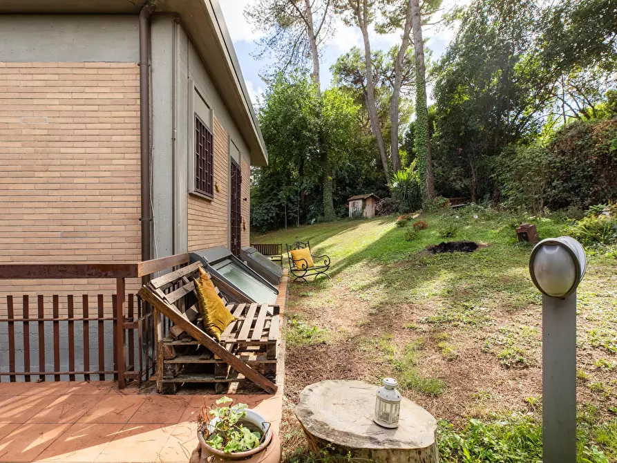 Immagine 33 di Appartamento in affitto  in Via della Camilluccia741 a Roma