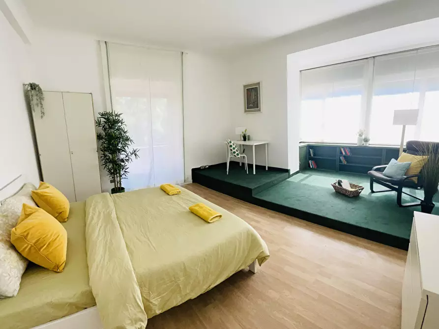Immagine 1 di Camera in affitto  in Viale Coni Zugna43 a Milano