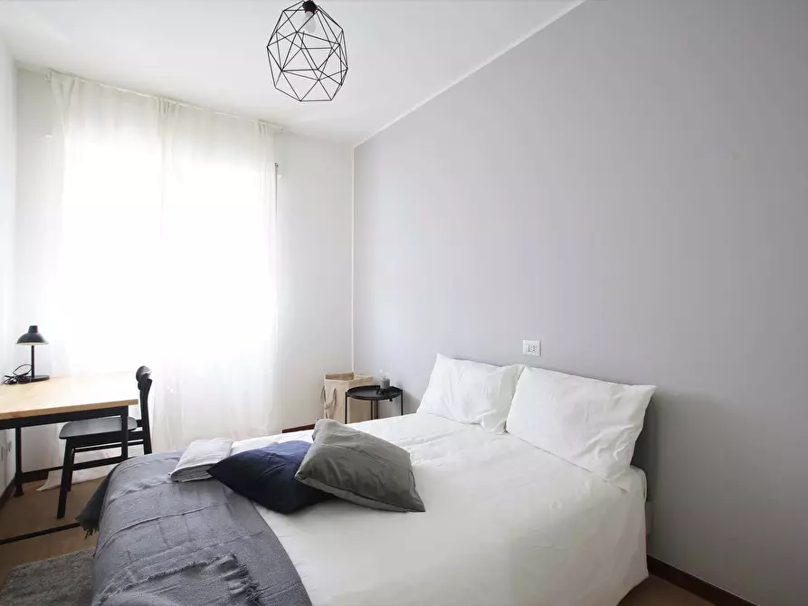 Immagine 1 di Camera in affitto  in Via Carlo Marx5 a Milano