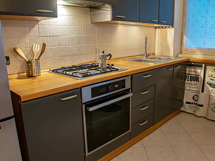 Immagine 10 di Appartamento in affitto  in Via Albano74 a Roma