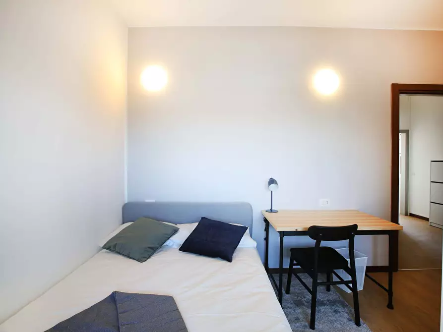 Immagine 3 di Camera in affitto  in Via Benjamin Constant2 a Milano